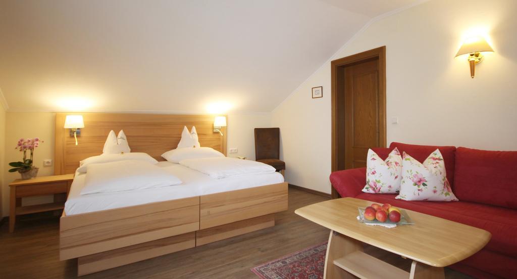 Hotel-Garni Schernthaner Санкт Гилген Екстериор снимка