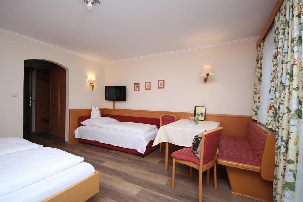 Hotel-Garni Schernthaner Санкт Гилген Екстериор снимка