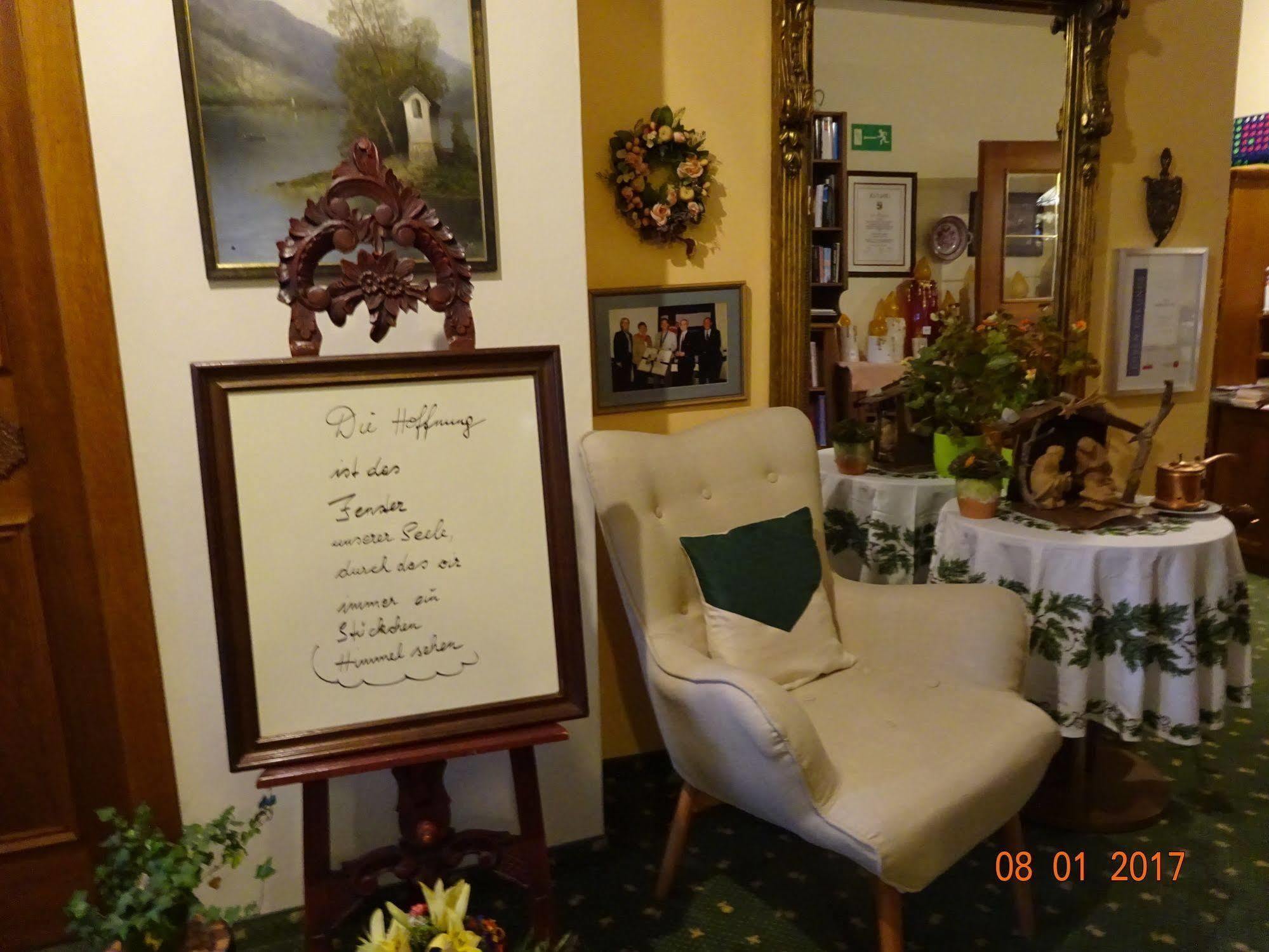 Hotel-Garni Schernthaner Санкт Гилген Екстериор снимка