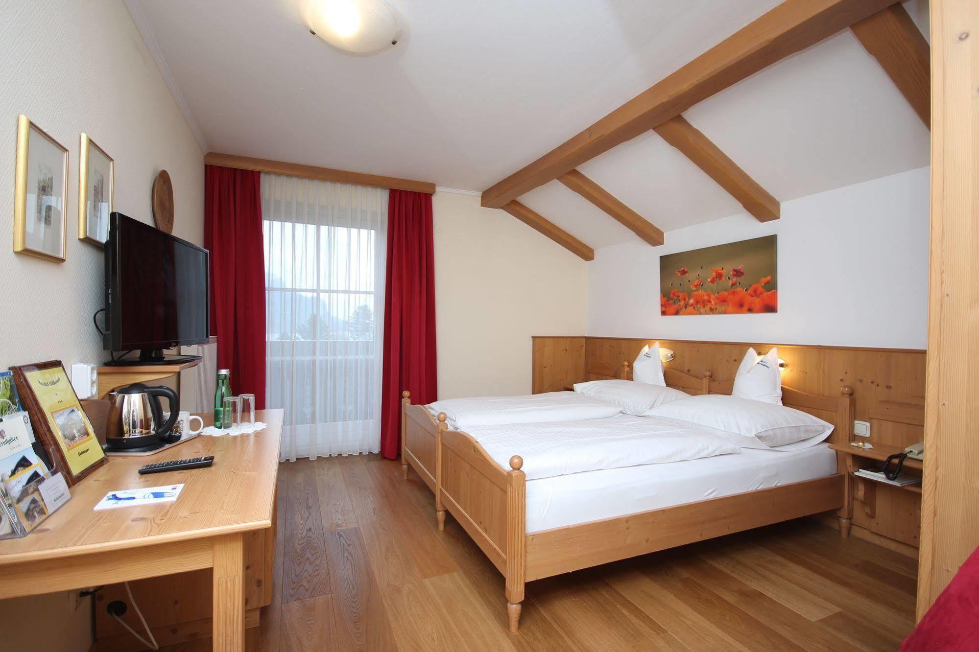 Hotel-Garni Schernthaner Санкт Гилген Екстериор снимка